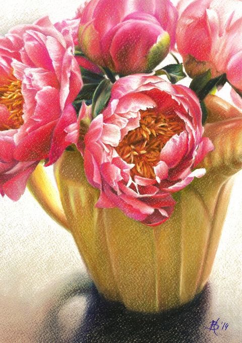 пионы в желтой вазе