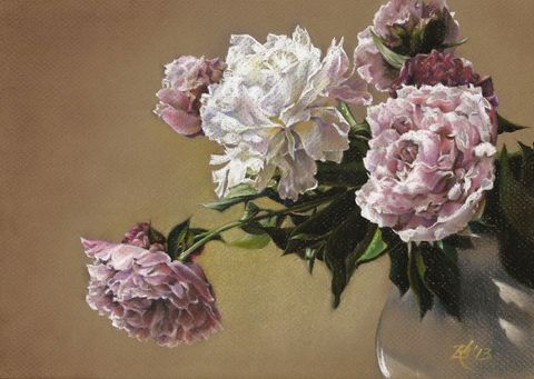 Пионы на темном